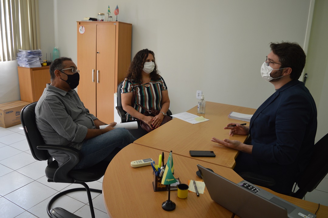 INCENTIVO À LEITURA: Prefeitura formaliza parceria com Feira Literária de Campina Grande (FLIC)