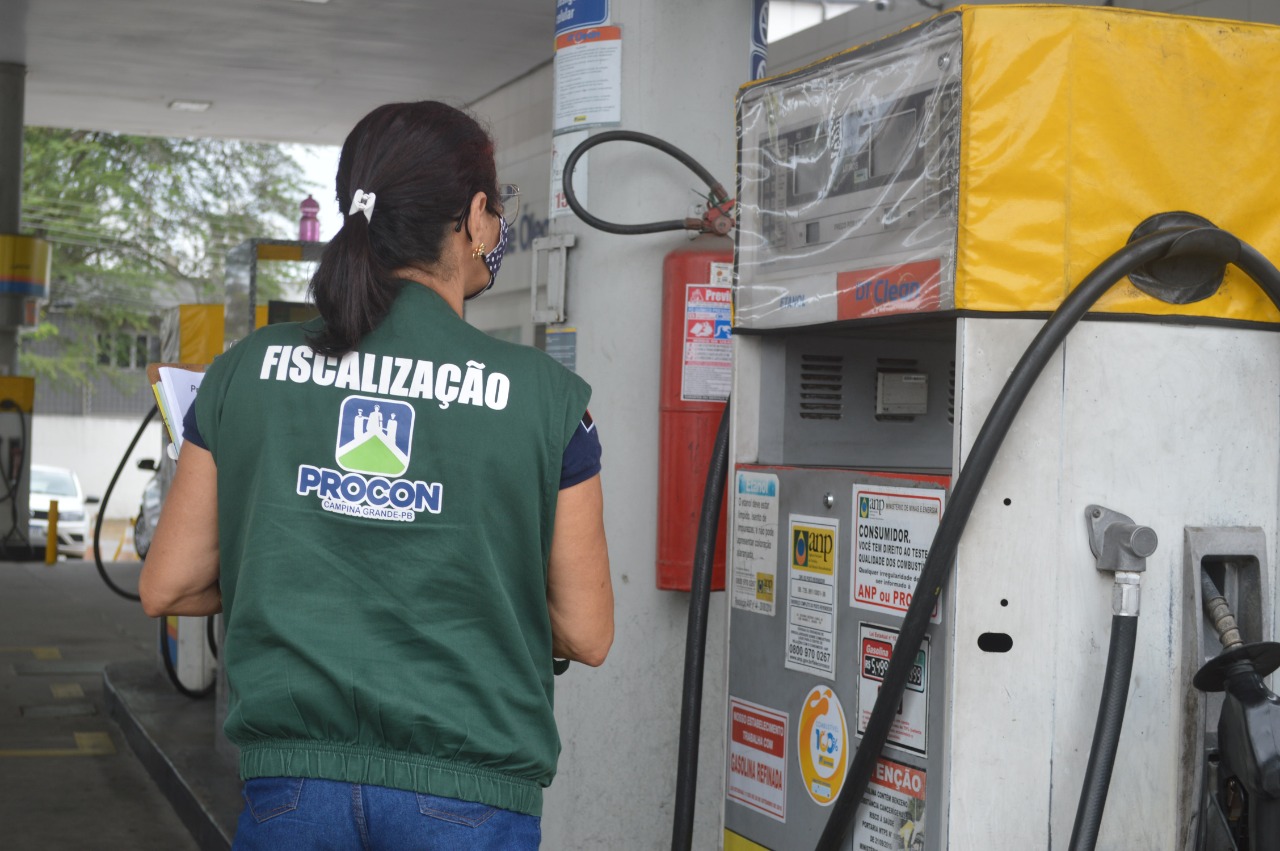 Procon-CG: Preço do litro da gasolina comum sobe 3,44% e do etanol reduz 0,33% neste mês