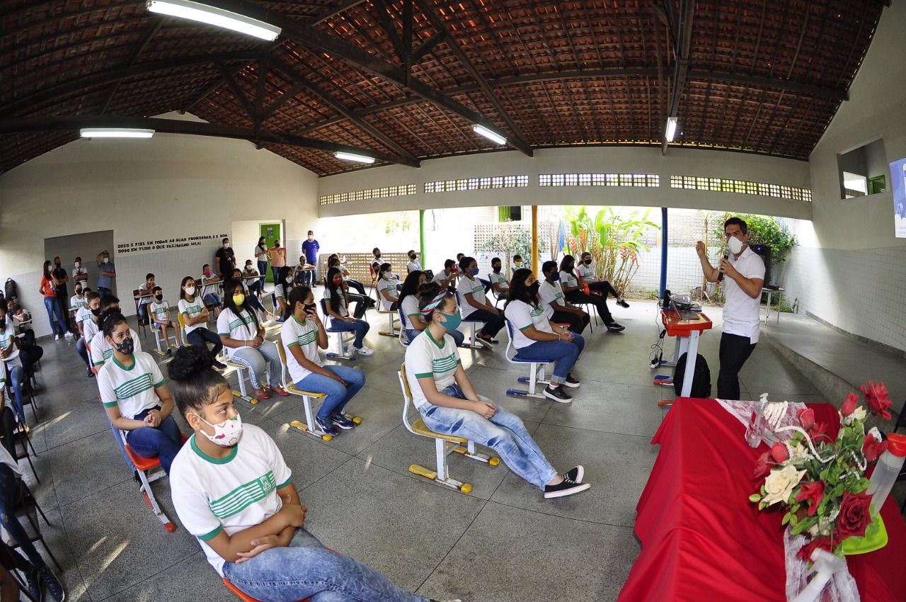 Semana de Ciência e Tecnologia: Prefeitura de Campina Grande promove visita ao aterro sanitário e palestra em escola