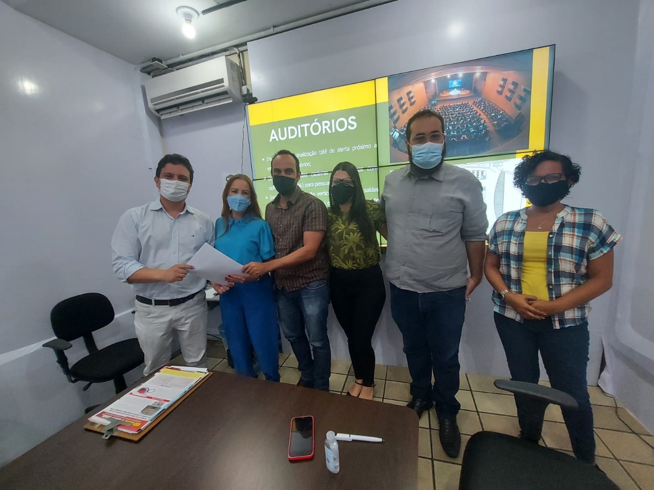 Seplan entrega à Secult projeto de acessibilidade do Teatro Municipal Severino Cabral