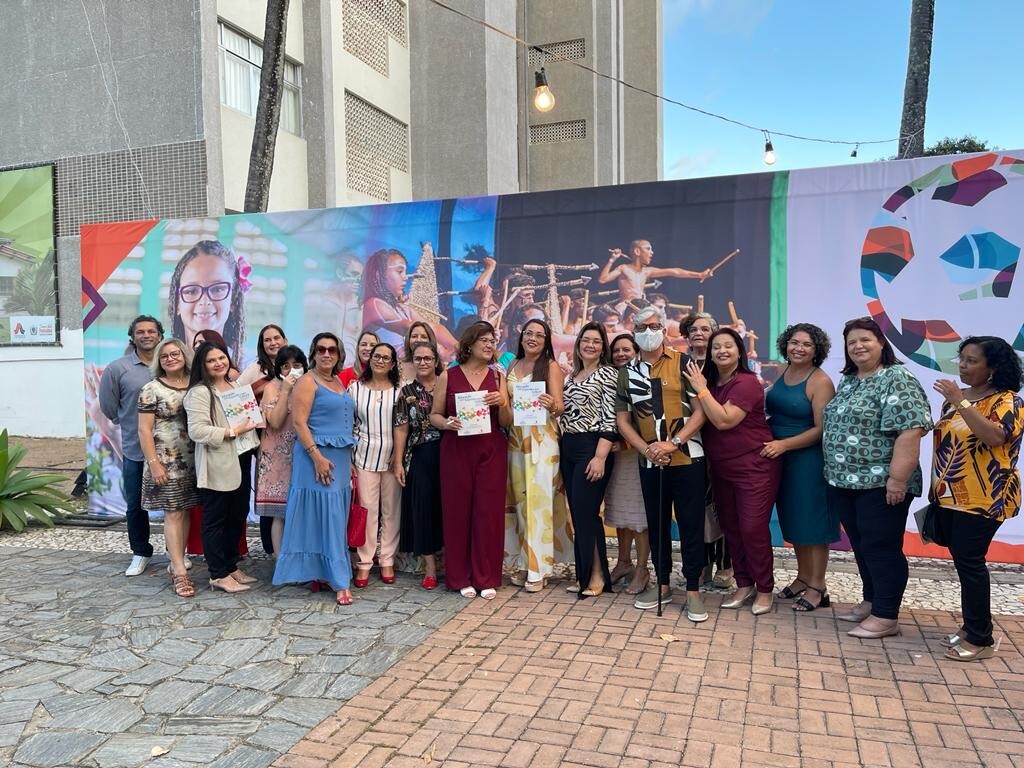 Secretaria de Educação de Campina prestigia lançamento de livro publicado pelo Instituto Alpargatas, em João Pessoa