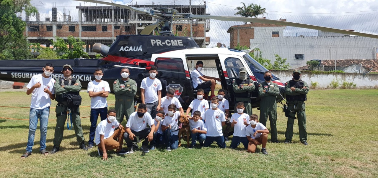 Crianças e adolescentes atendidos pelas Casas de Acolhimento da Prefeitura de Campina Grande, tem manhã especial na sede do Corpo de Bombeiros