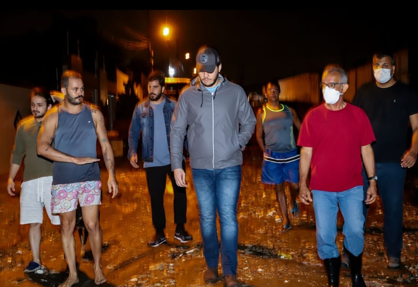 FORÇA-TAREFA: Bruno vistoria equipes da Prefeitura de Campina Grande de assistência às áreas mais atingidas pelas chuvas neste final de semana