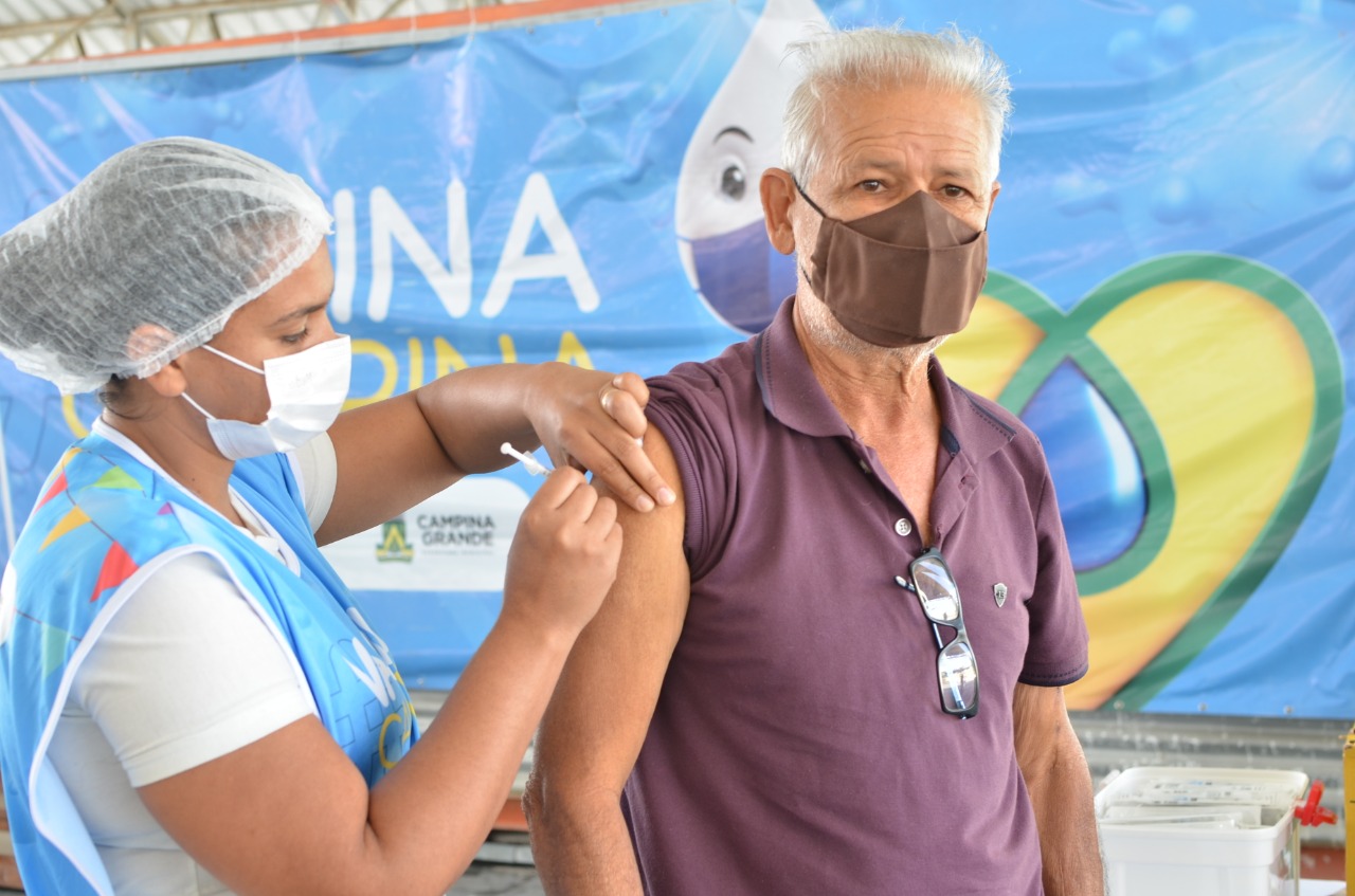 Vacina da Covid-19: Campina Grande aplica quarta dose para idosos de 80 anos acima a partir desta terça