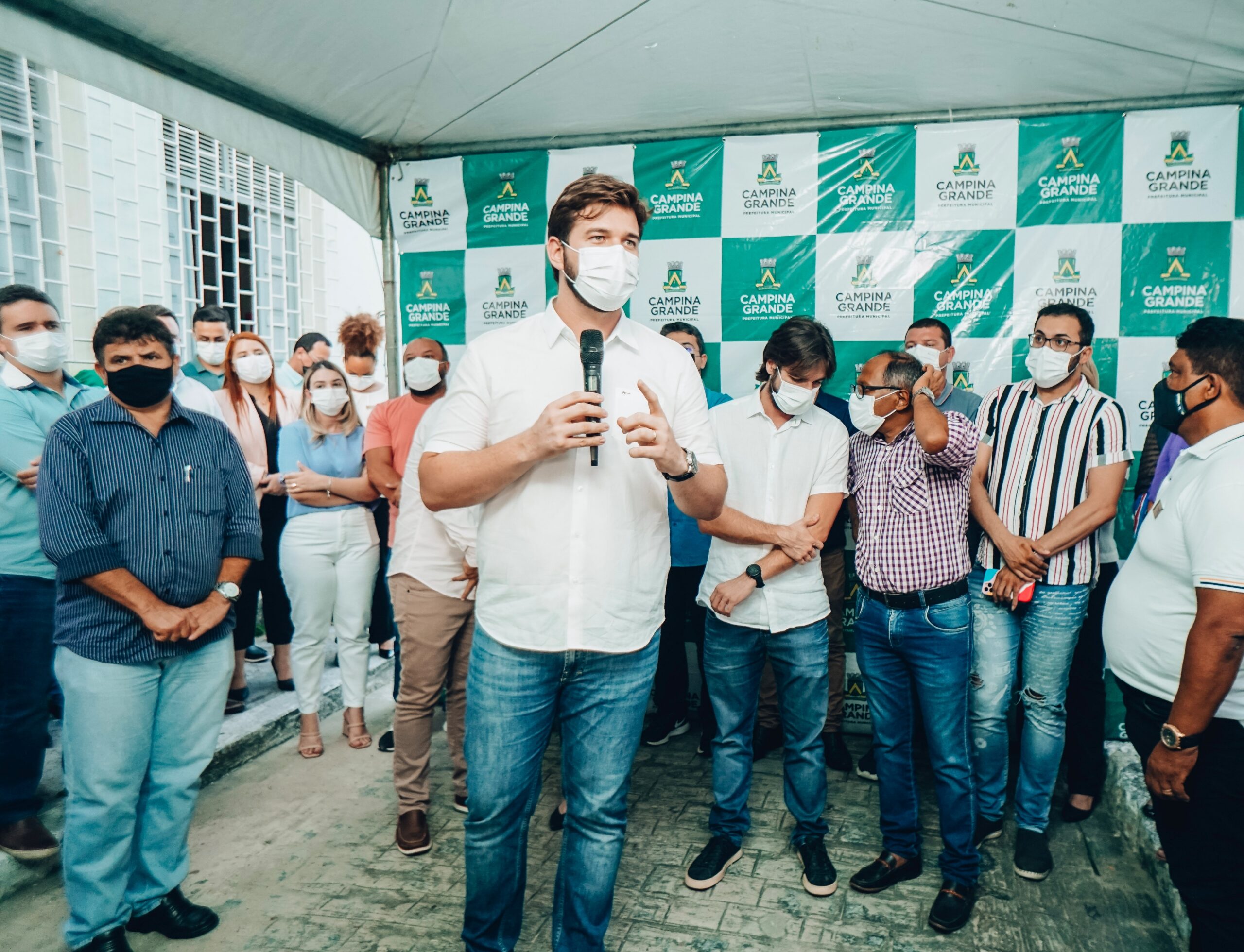 Bruno entrega veículos e anuncia pretensão de descentralizar Conselhos Tutelares de Campina Grande