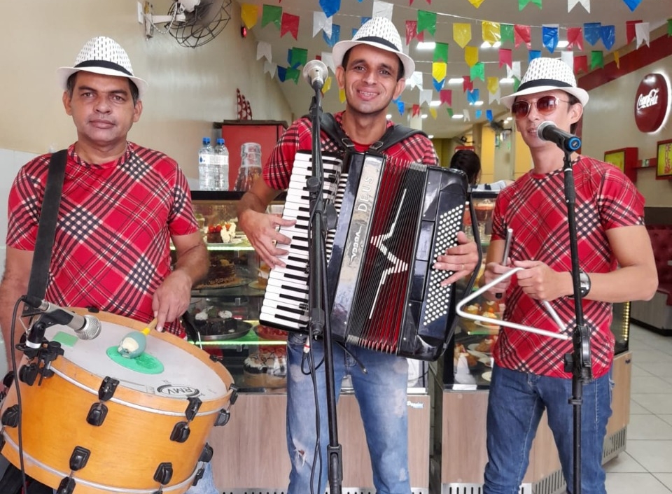 Hoje tem mais arrasta-pé na Vila do Artesão