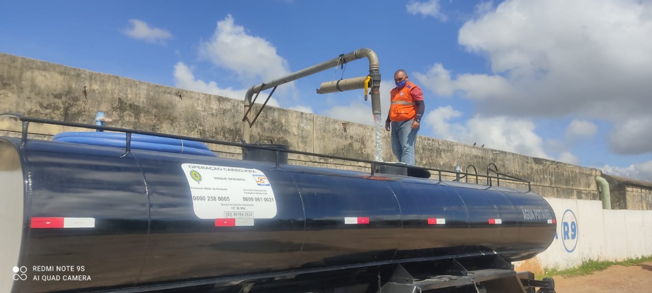 Operação carro-pipa vai distribuir mais de 1 milhão de litros de água potável, em Campina Grande, no mês de abril