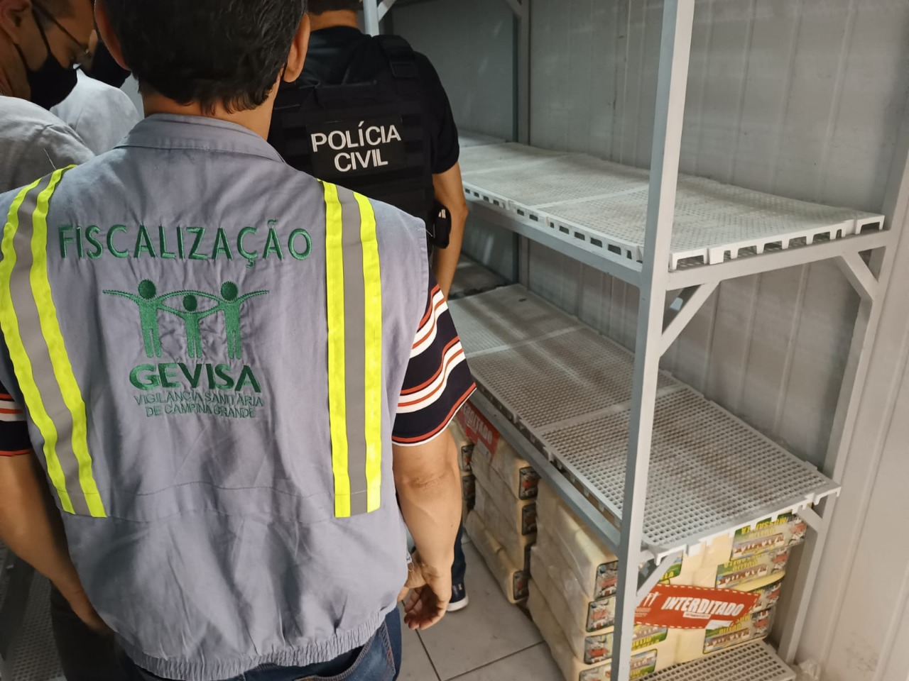 Gevisa apreende em Campina Grande meia tonelada de queijo comercializado irregularmente