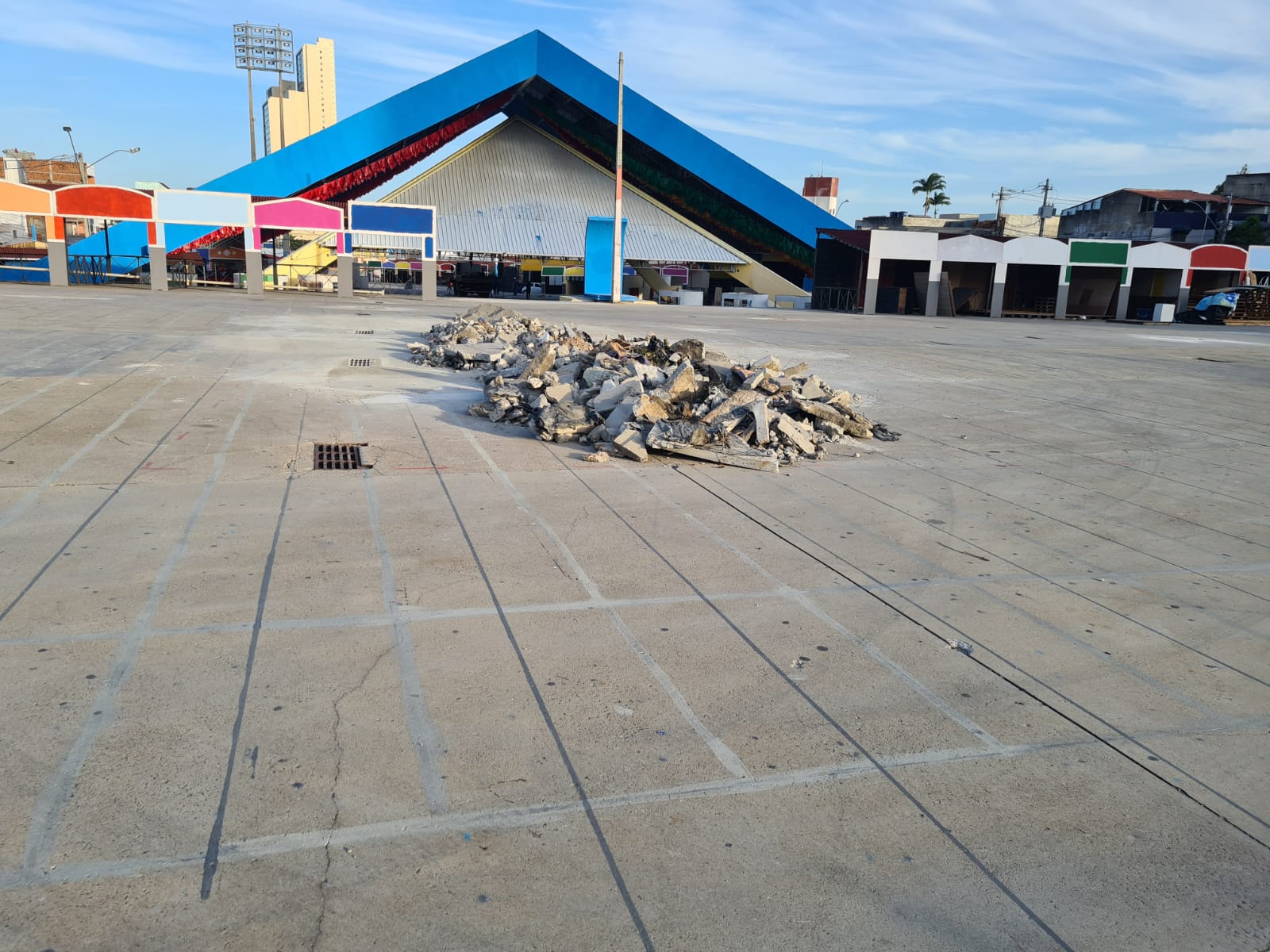 MAIOR SÃO JOÃO DO MUNDO 2022: Prefeitura faz ajustes no Parque do Povo, recuperando piso, modernizando iluminação e melhorando a drenagem