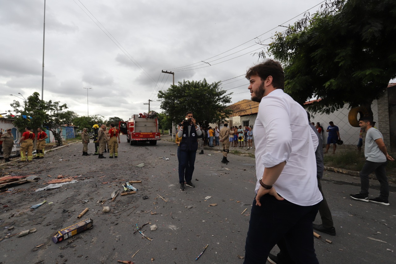 NO DINAMÉRICA: Após explosão em área comercial de fogos, Bruno articula equipes da Prefeitura e coordena assistência à população