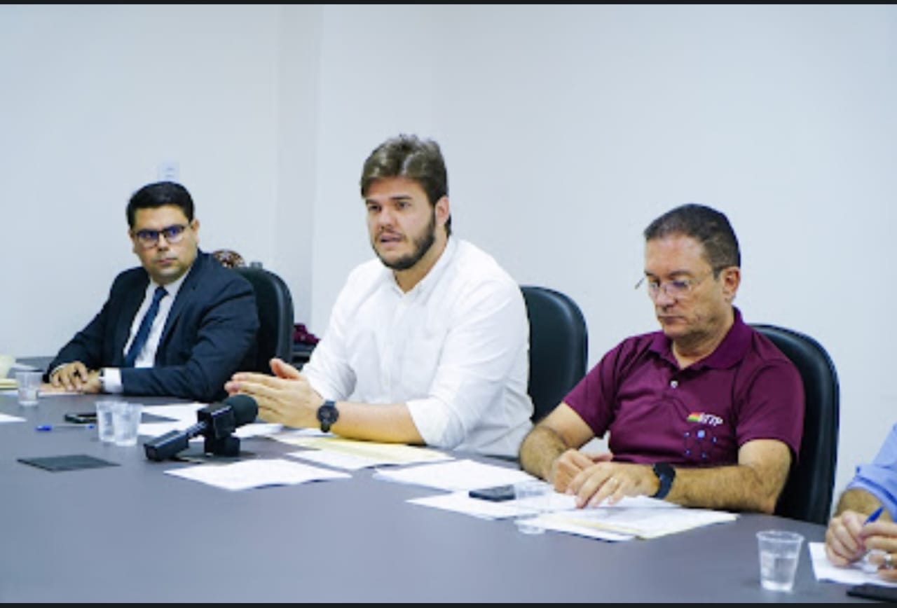 Bruno critica abandono das linhas de ônibus dos distritos por empresas e ameaça intervir no sistema em prol do bem público