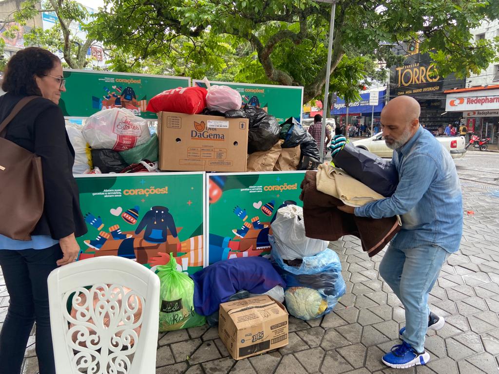 ABRACE: Campanha promovida pela Prefeitura, em parceria com várias entidades, arrecada mais de 5 mil peças de roupas em uma semana