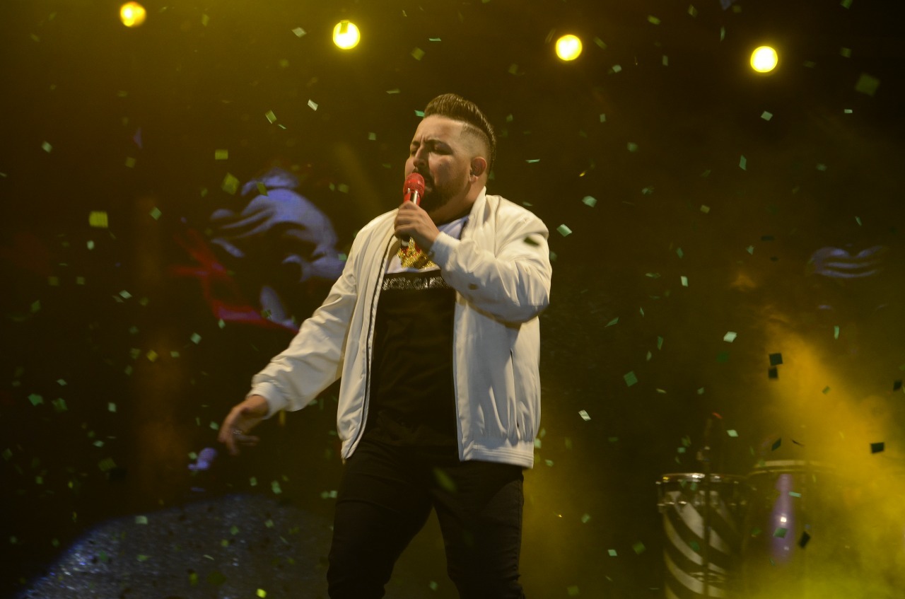 Parque do Povo lotado faz coro com talento “made in Campina” de Jonny Garotinho