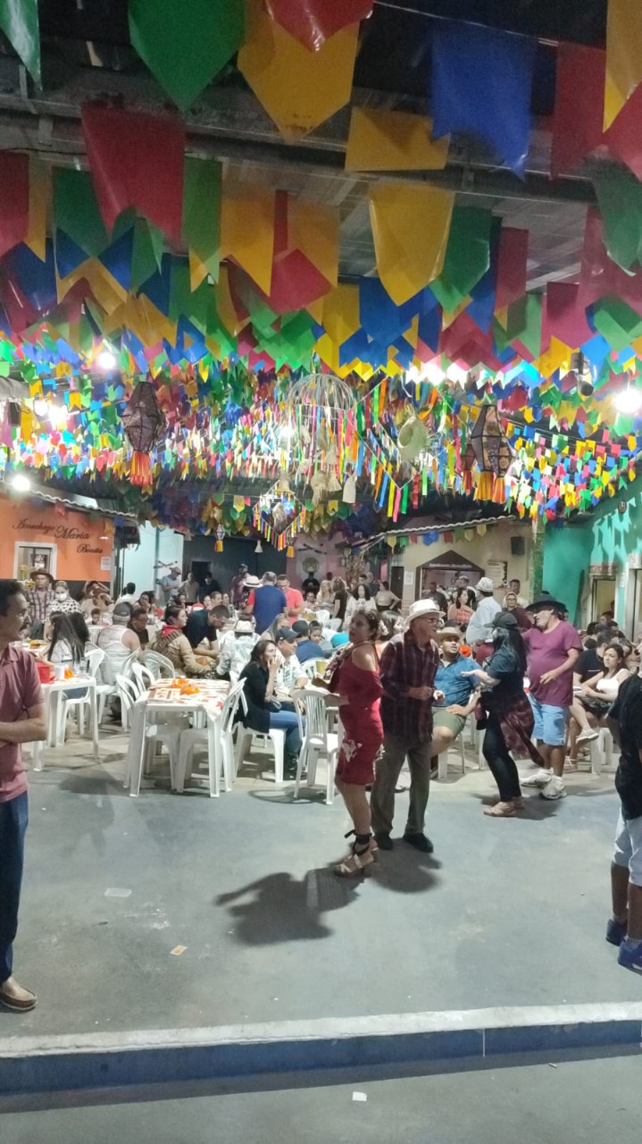 Trios Campeão do Forró e Pé de Molek animam a quinta-feira na Vila do Artesão