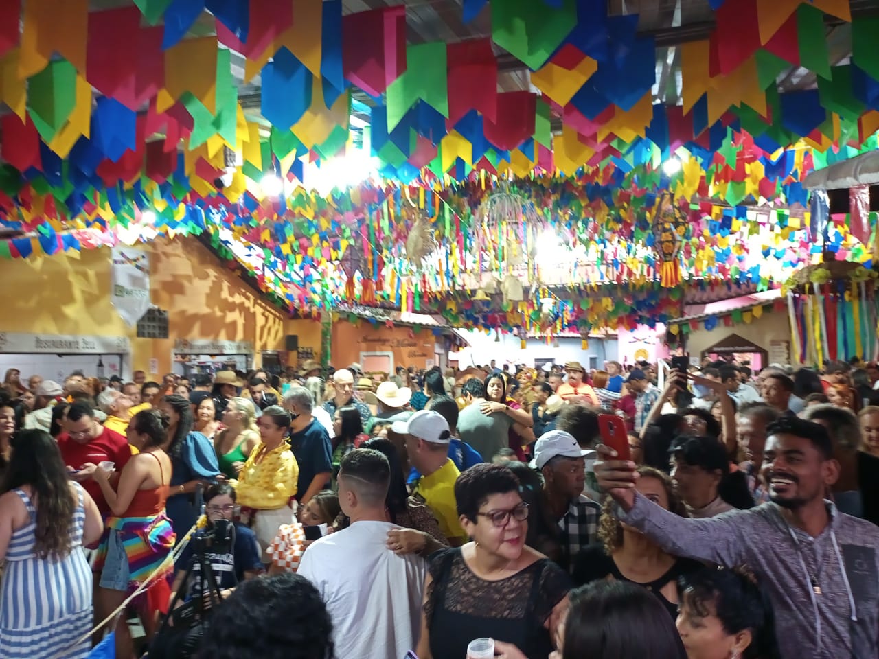 Mais uma vez parceria entre Prefeitura de Campina e Campina FM registra grande público na Vila do Artesão