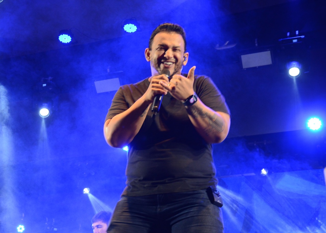Gegê Bismark abre o show do dia de São Pedro no Palco Genival Lacerda