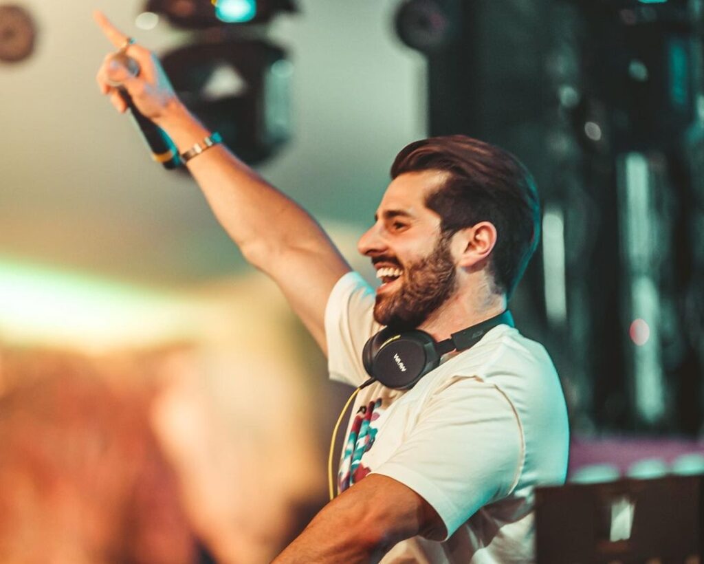 Alok publica no Instagram momentos principais do seu show em Campina Grande e divulga internacionalmente o Maior São João do Mundo
