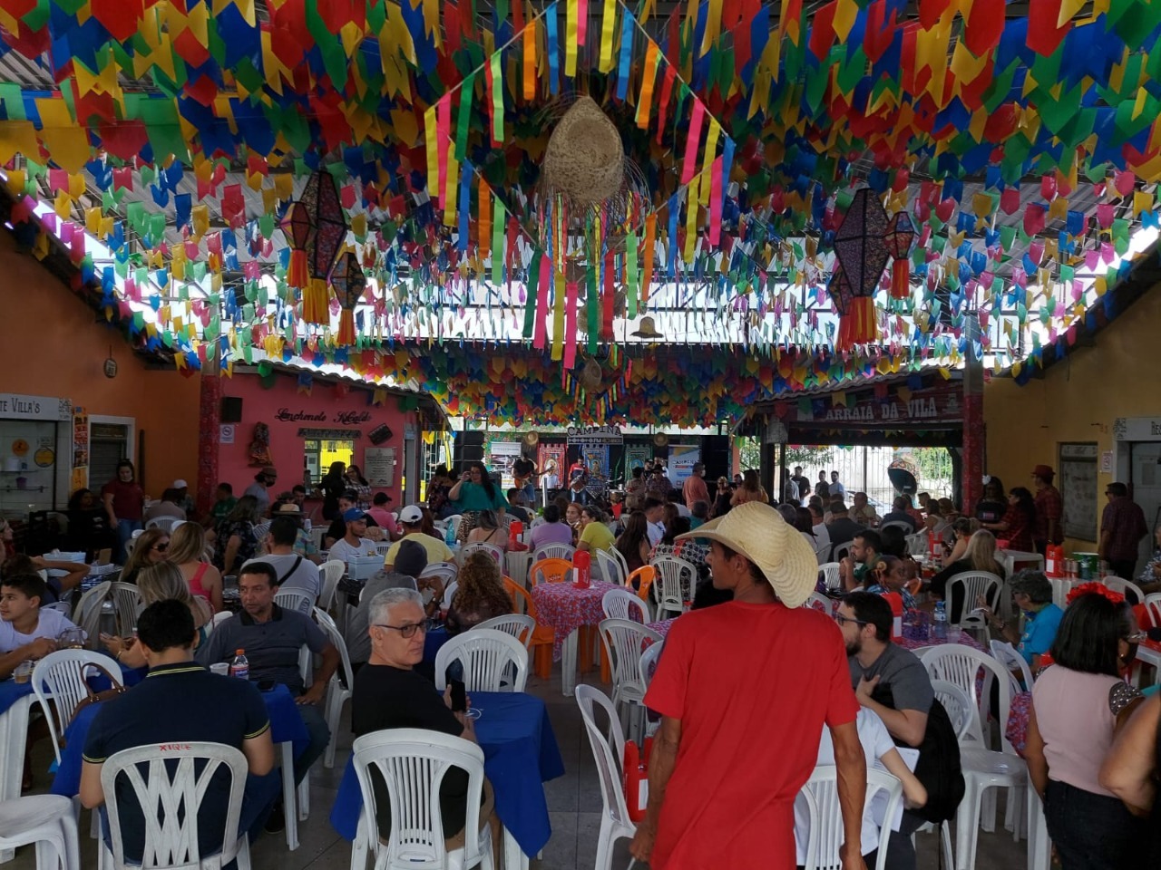 Quarteto Rapotaxo e Ananias do Acordeon fazem a animação da Vila do Artesão neste sábado