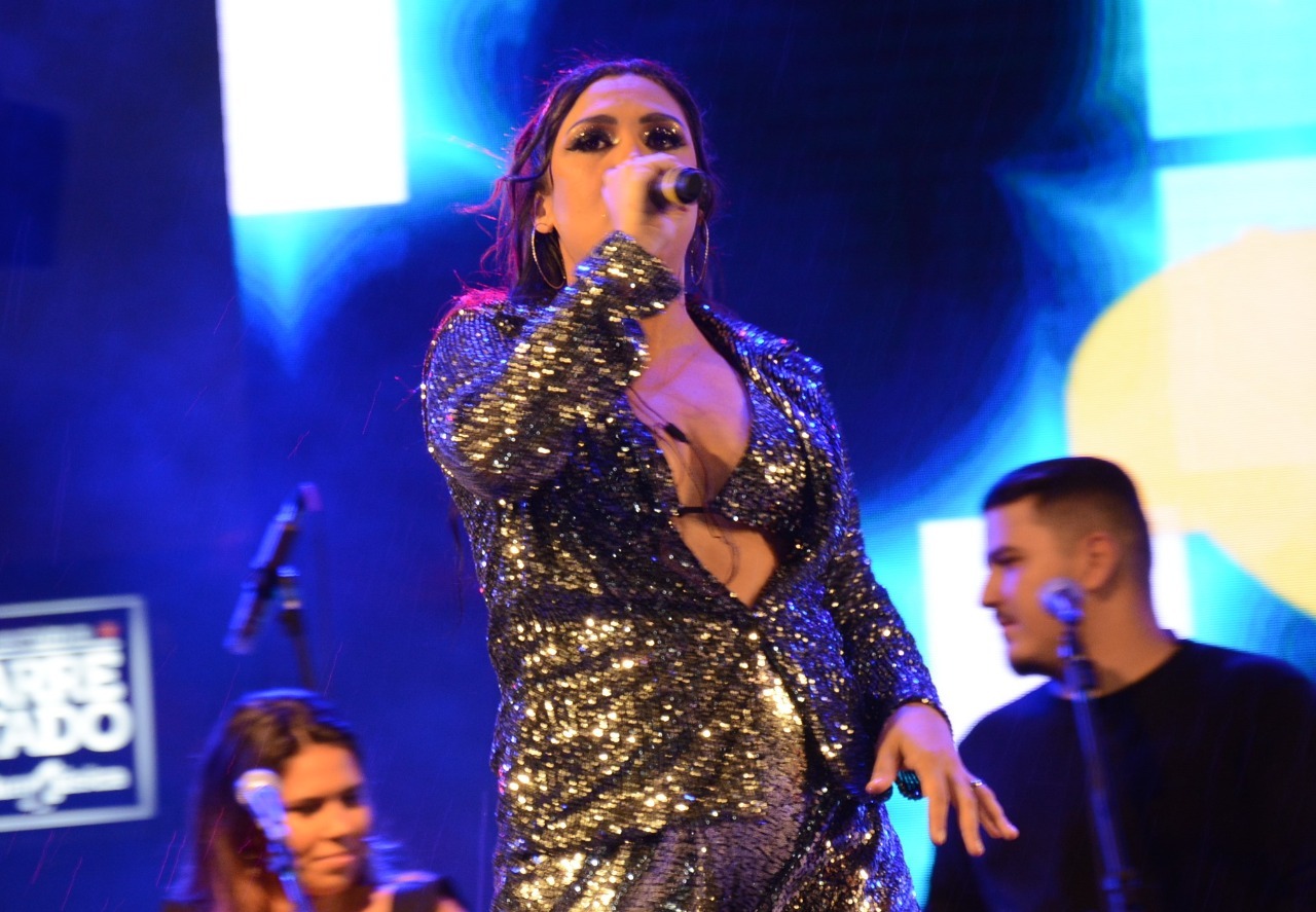 Drika Costa abre noite de shows no Palco Principal do Parque do Povo
