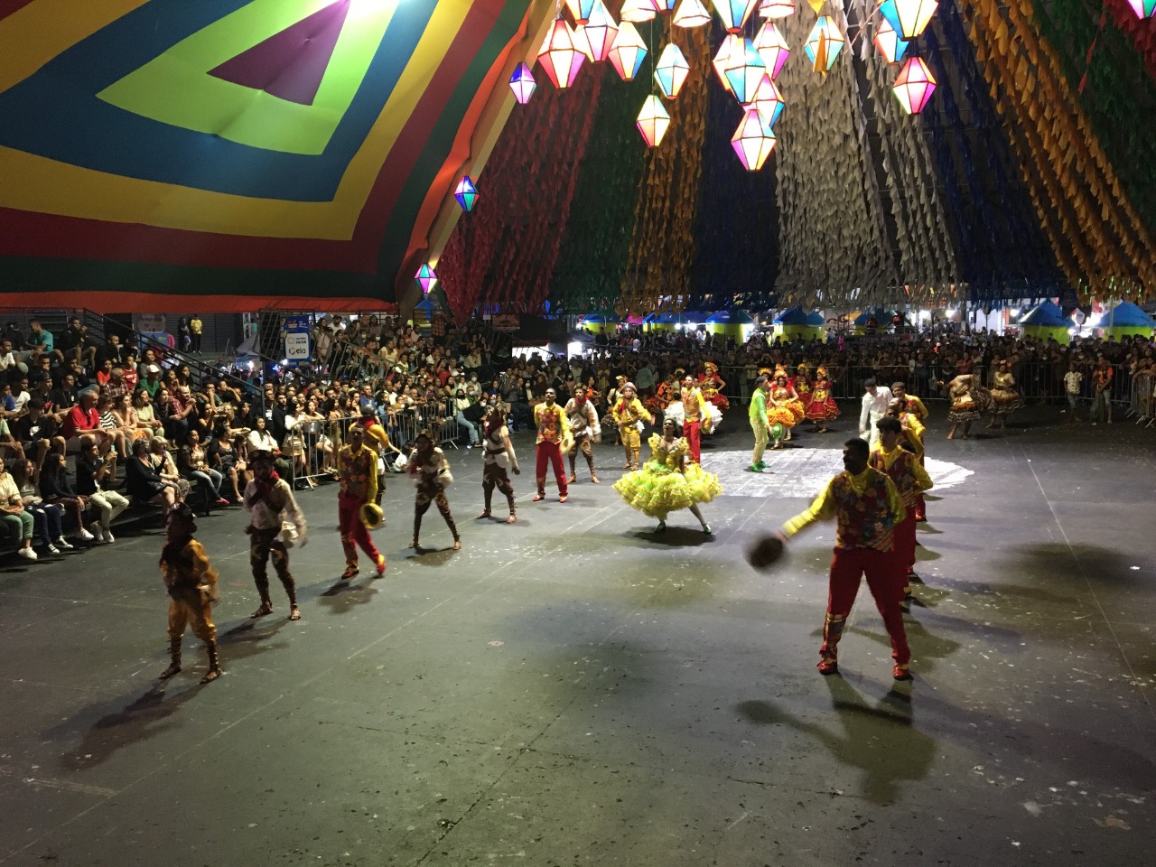Grupo folclórico e quadrilhas juninas mostram diversidade na última noite d’O Maior São João do Mundo