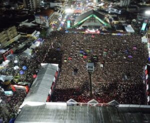 Na capacidade máxima: Zé Vaqueiro fez Parque do Povo cantar junto seus maiores sucessos