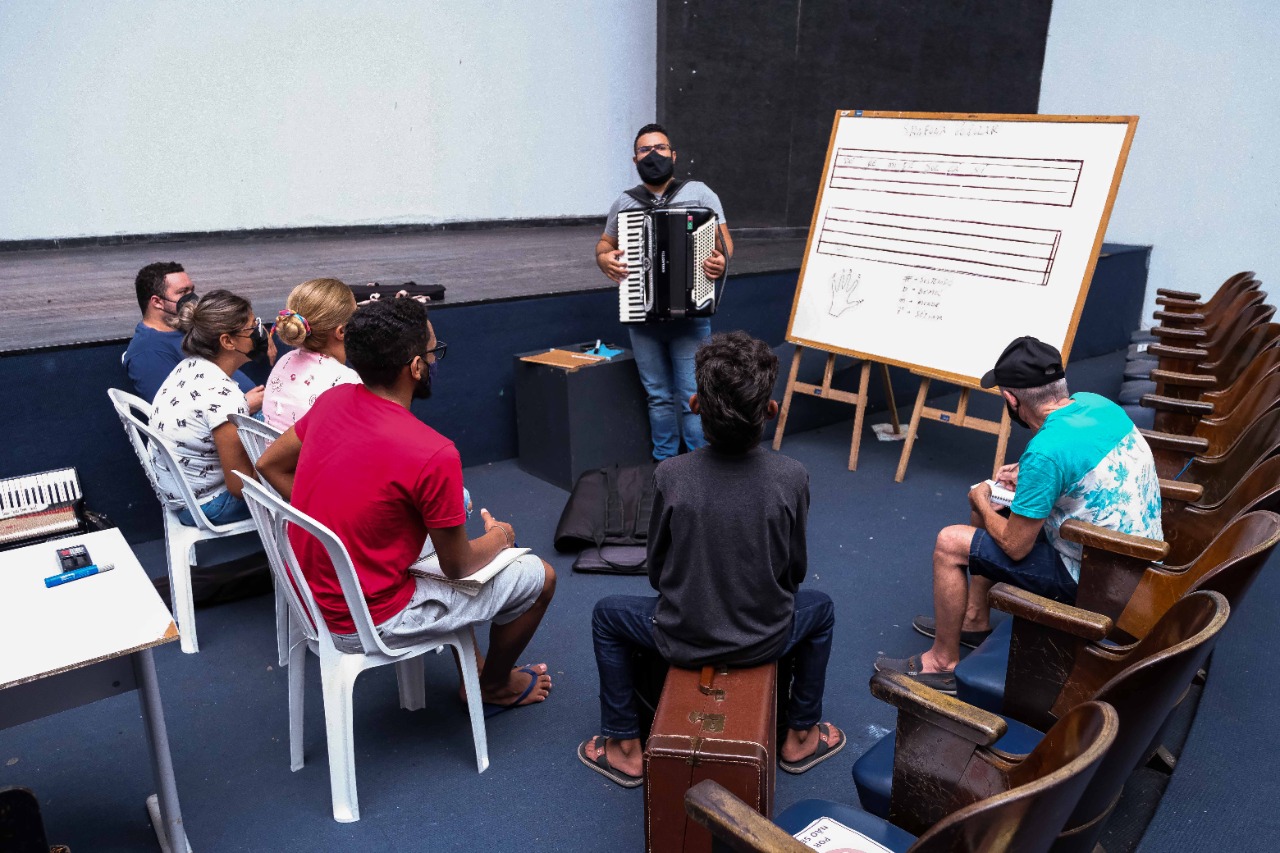Escola de Arte: Aulas no Centro Cultural Lourdes Ramalho são retomadas beneficiando quase 700 alunos
