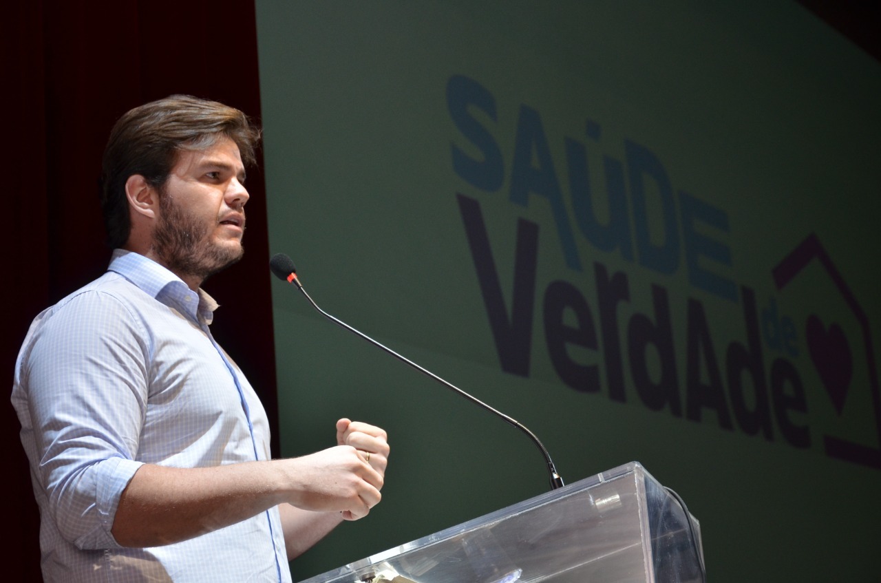 Bruno apresenta Saúde de Verdade para dezenas de prefeitos e gestores municipais