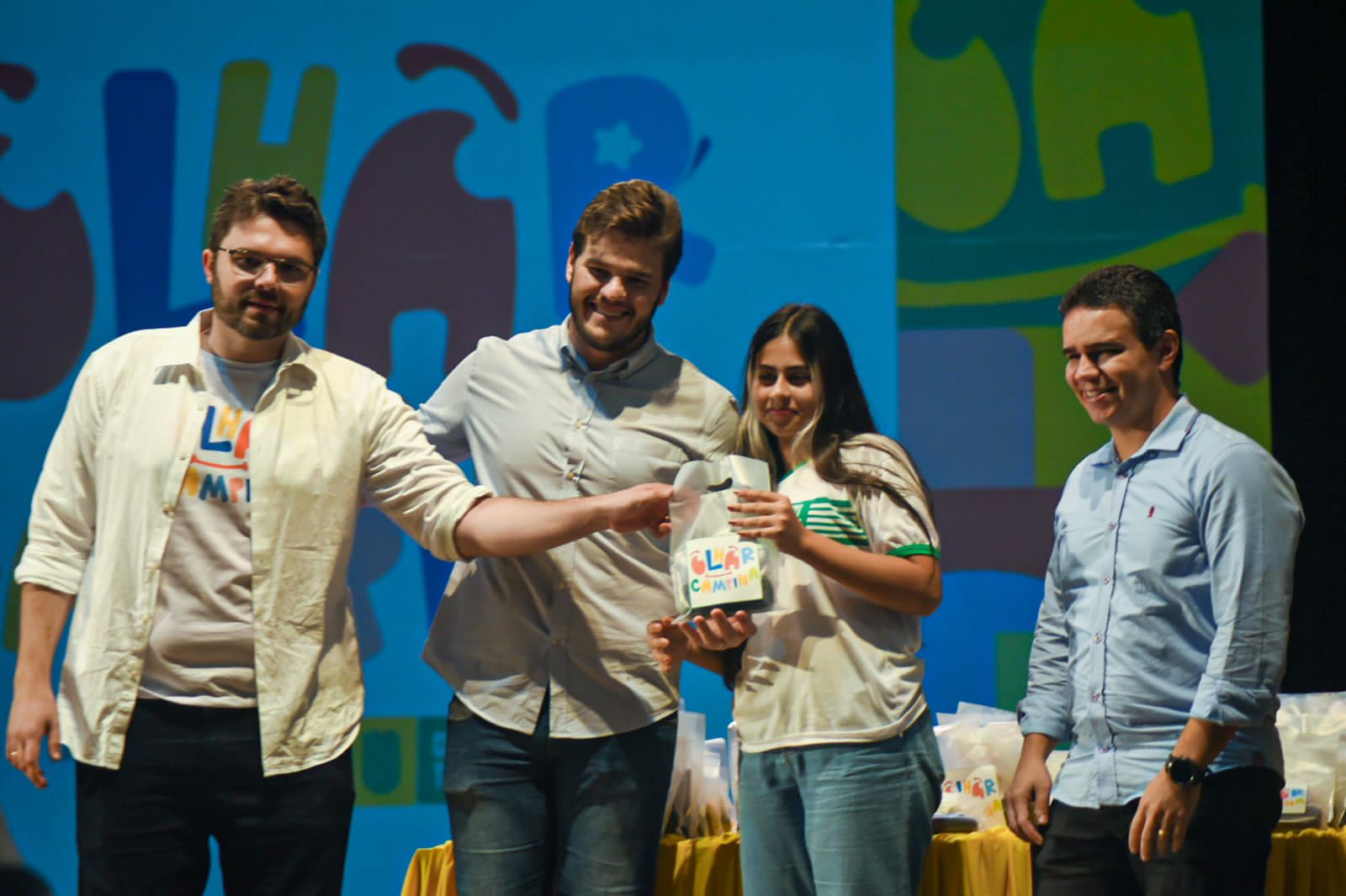 Prefeitura entrega óculos de grau a estudantes da Rede de Educação e lança programa “Olhar Campina”