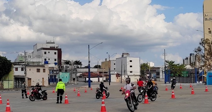 Segurança Viária: Projeto “Piloto Legal” ministra curso para motociclistas em Campina Grande