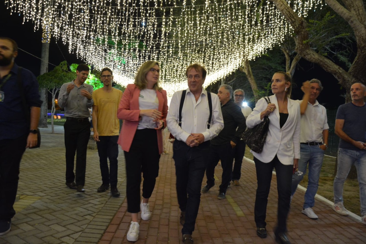 Jornalistas especializados em turismo e profissionais da economia criativa conhecem o Natal Iluminado de Campina