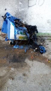 Caixas coletoras de lixo são alvo de vandalismo em Campina Grande