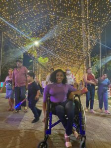 NATAL ILUMINADO: Passeio Inclusivo reúne 120 pessoas para conferir de perto pontos iluminados na cidade