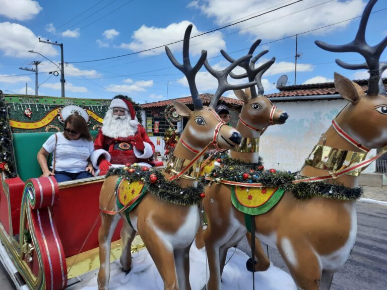 CHEGADA DO PAPAI NOEL:  Prefeitura de Campina Grande levou alegria e muita diversão neste final de semana para Catolé de Boa Vista