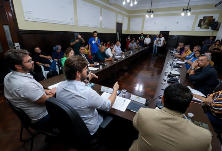 Mesa de negociação: Prefeitura garante 10% de aumento aos professores de Campina Grande, o dobro da inflação