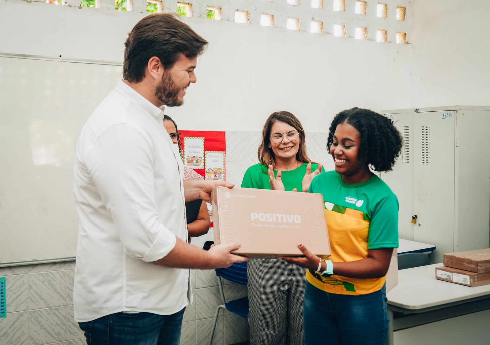 Prefeitura inicia entrega de chromebooks nas escolas da Rede Municipal de Campina Grande
