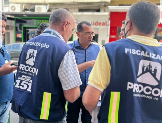 Procon de Campina Grande autua estabelecimento que vendia produtos sem precificação e praticava outras irregularidades contra os consumidores