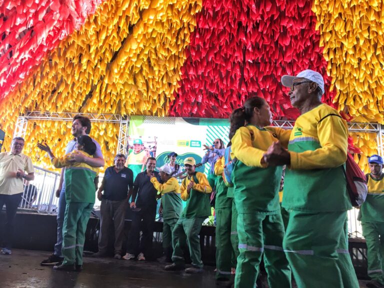 Prefeitura escolhe a Pirâmide do Parque do Povo como local de homenagem a garis