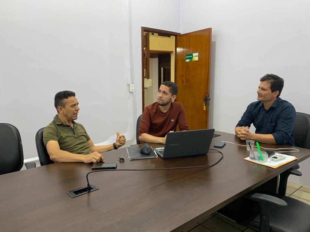Prefeitura apresenta projeto de duplicação da Avenida Francisco Lopes de Almeida a deputado estadual e vereador de Campina Grande