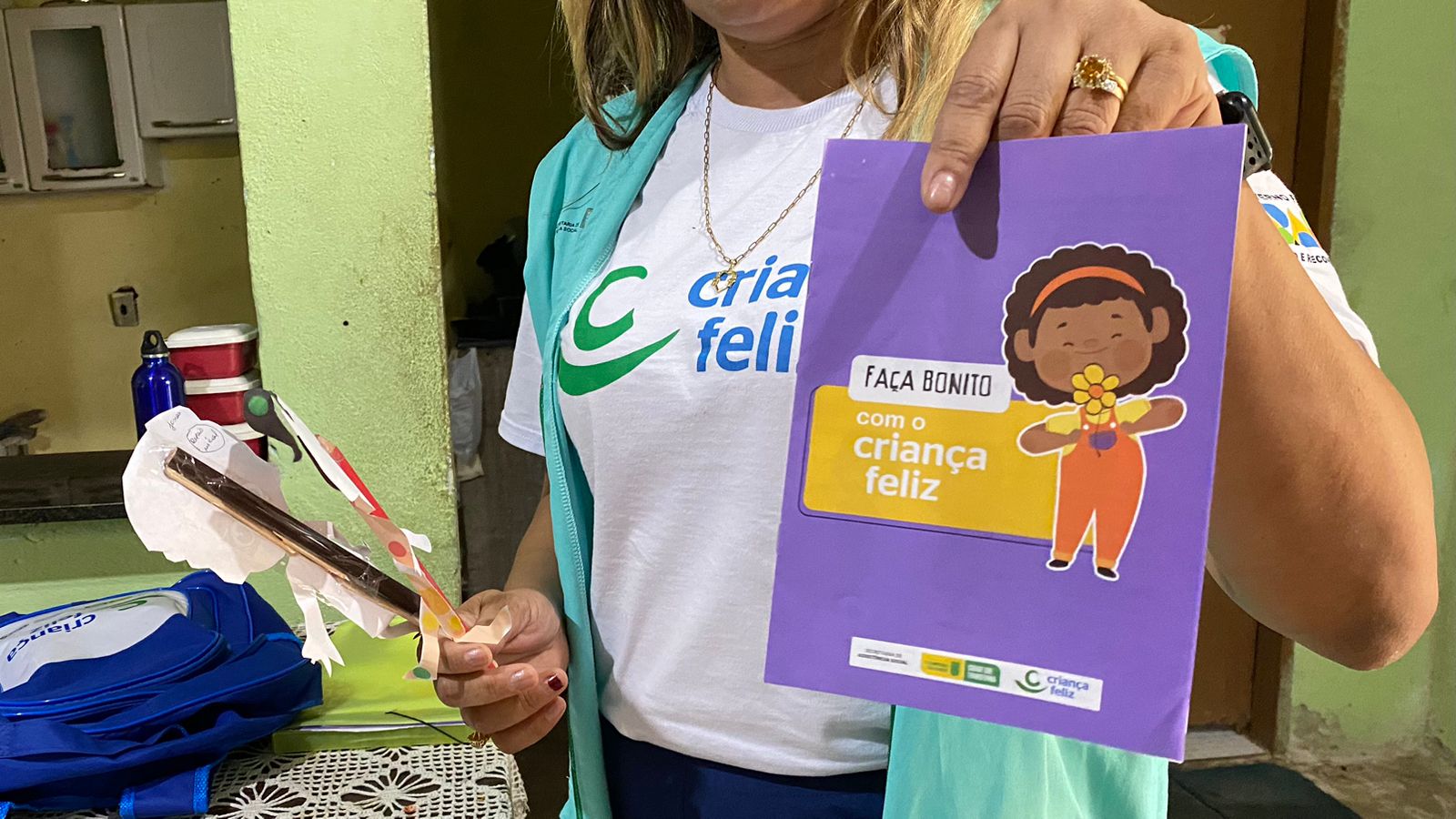 Prefeitura inicia distribuição de cartilhas com alerta sobre a forma correta de toques em crianças na primeira infância