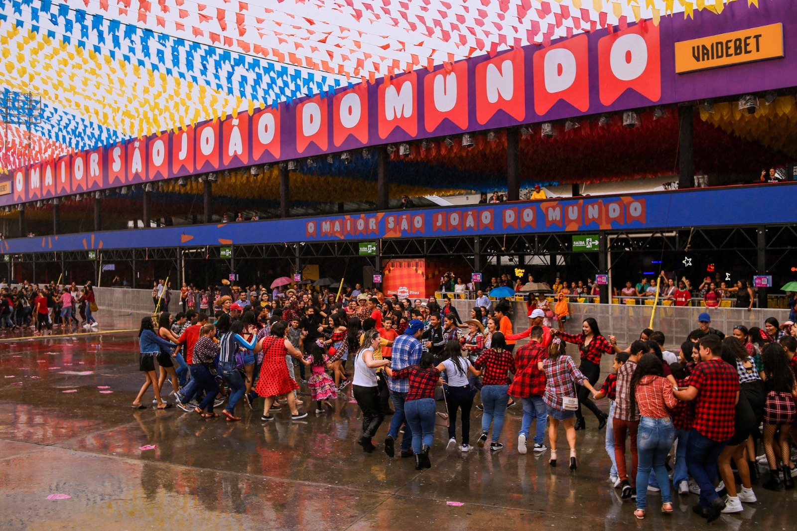 Mais de 2 mil estudantes da Rede Municipal de Campina Grande participam do Maior Quadrilhão do Mundo