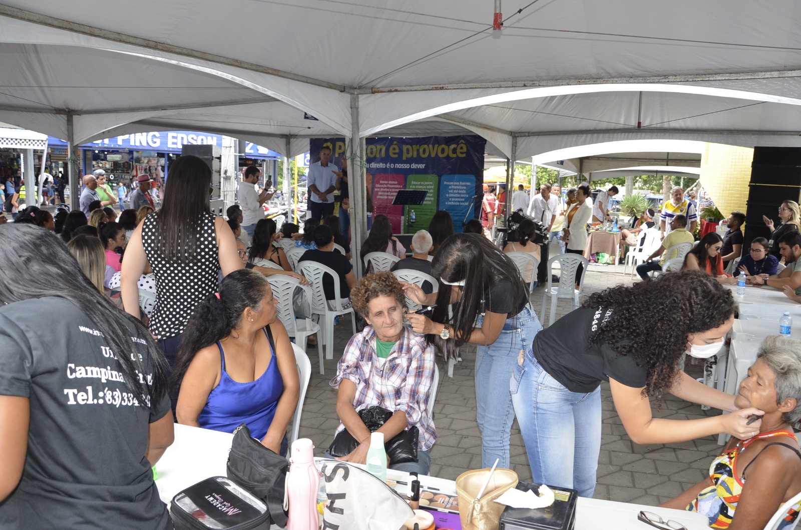 Procon Municipal promove atendimento na Praça da Bandeira durante comemoração pelos 22 anos do órgão