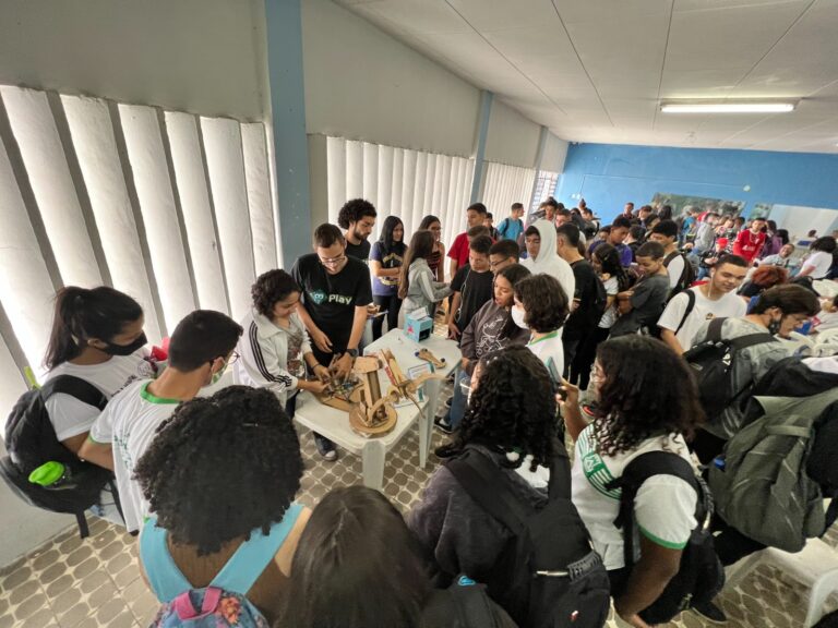 Prefeitura promove ação de ciência e tecnologia na Escola Municipal Anísio Teixeira