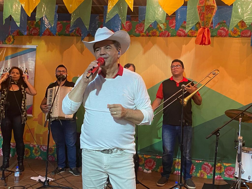 Ton Oliveira anima a despedida da parceria entre a Vila do Artesão e o Projeto Stúdio 93, deixando saudades d’O Maior São João do Mundo