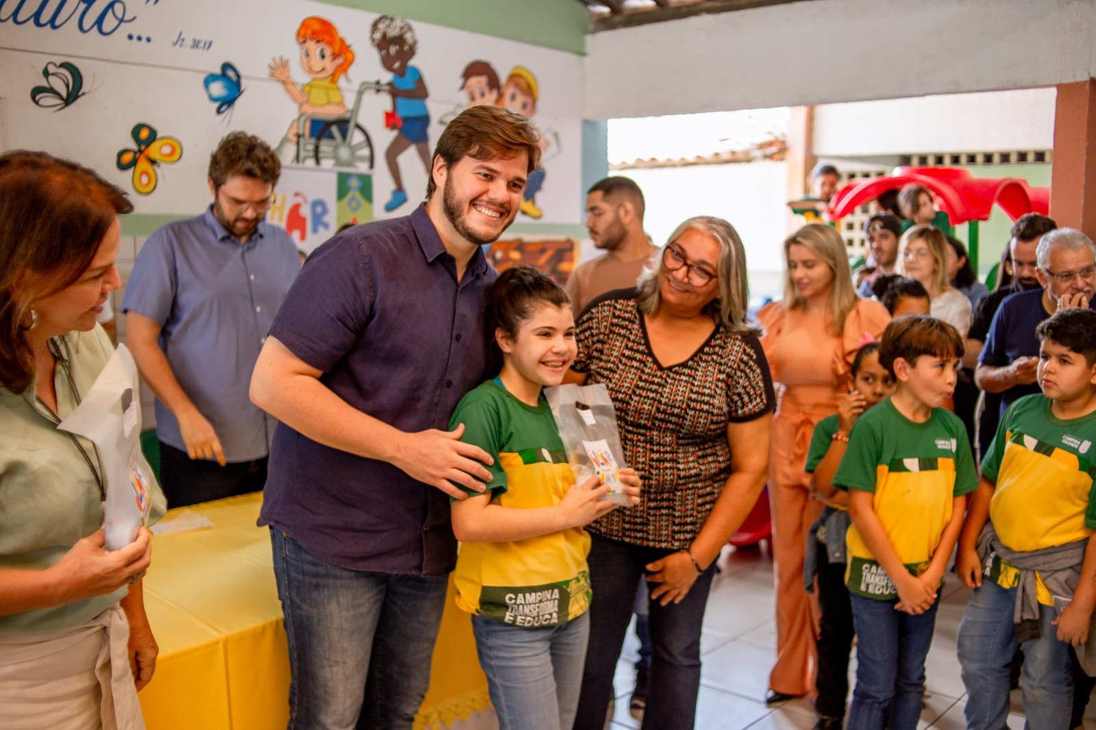 Olhar Campina: Prefeitura entrega 400 óculos de grau a estudantes da Rede Municipal