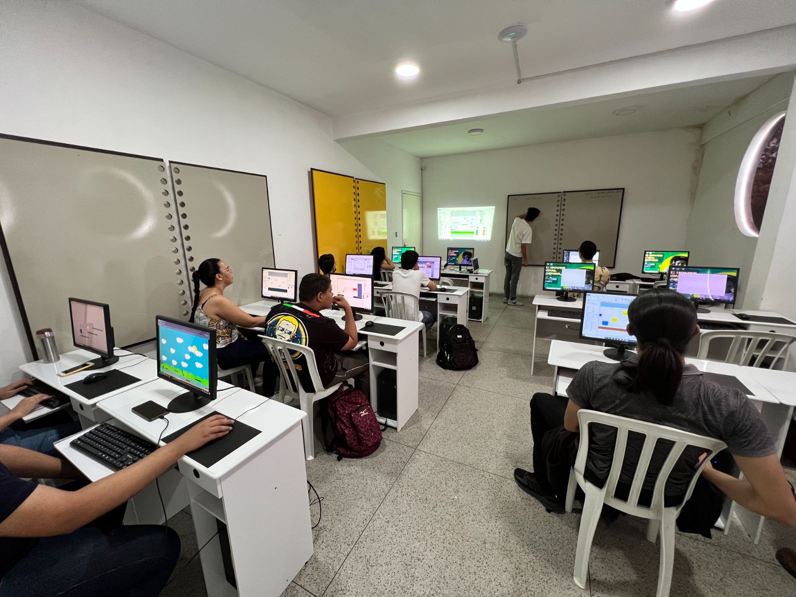 Cursos oferecidos pela SECTI impulsionam a inserção dos alunos no mercado de trabalho