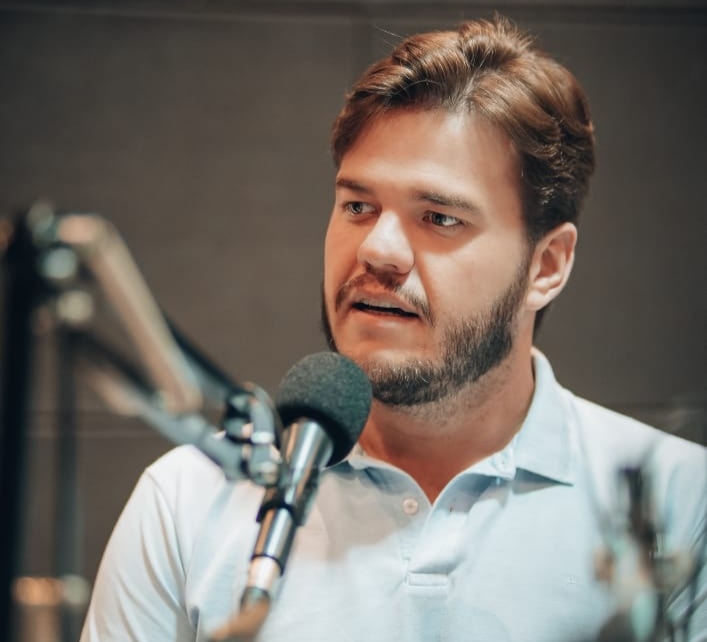 Avanço de obras e esforço administrativo para melhorar a qualidade de vida da população são pontos de destaque em entrevista