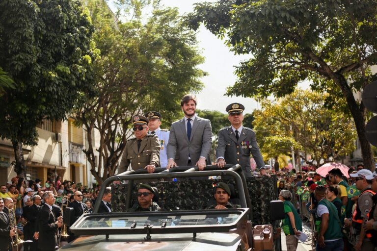 Dia da Independência: desfile cívico-militar em Campina Grande é prestigiado