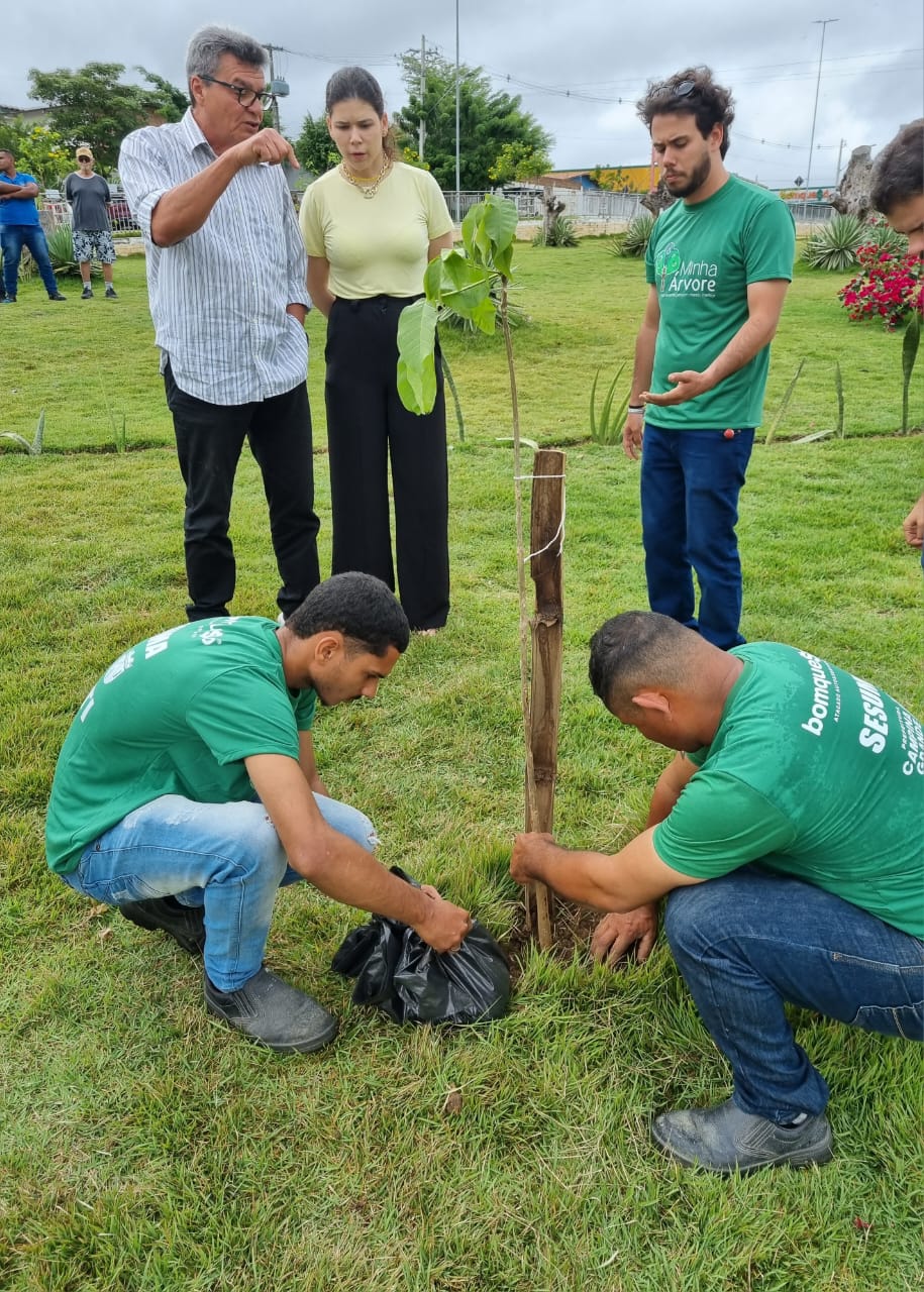 Prefeitura de Campina Grande comemora o Dia da Árvore com plantio e distribuição de mudas