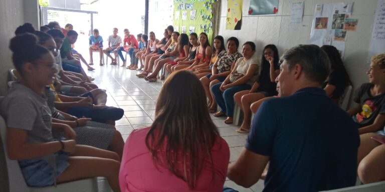 Prefeitura de Campina Grande promove palestras e ações sociais, no Crás Galante, para lembrar a campanha Setembro Amarelo