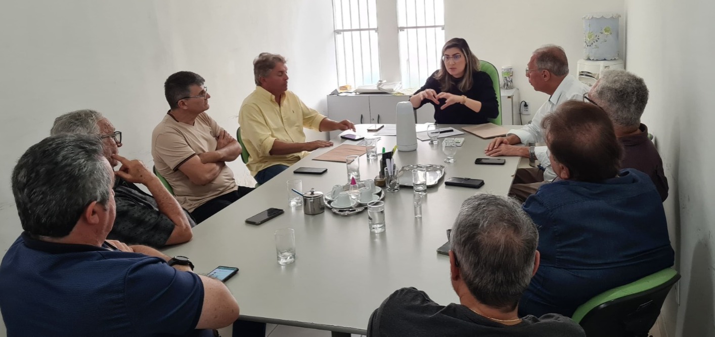 Representante da Prefeitura de Campina Grande se reúne com membros dos setores produtivos para discutir demandas